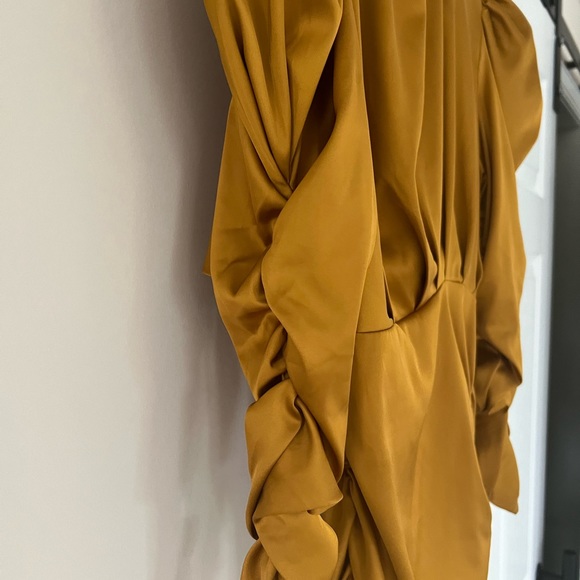 For love and lemons mini gold dress with open back - Picture 4 of 6